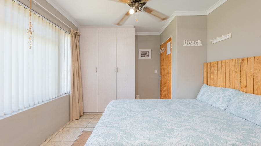 4 Bedroom Property for Sale in Struisbaai Western Cape